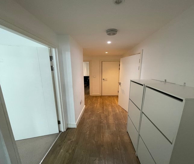Photo 1: Hall way