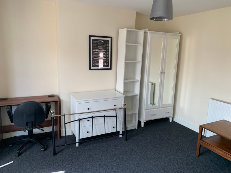 Photo 1: bedroom