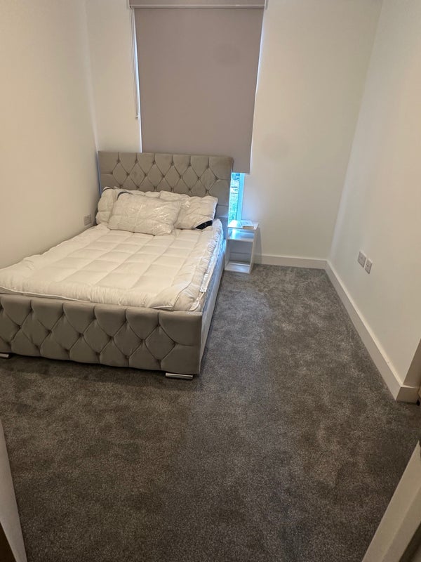 Photo 1: Bedroom