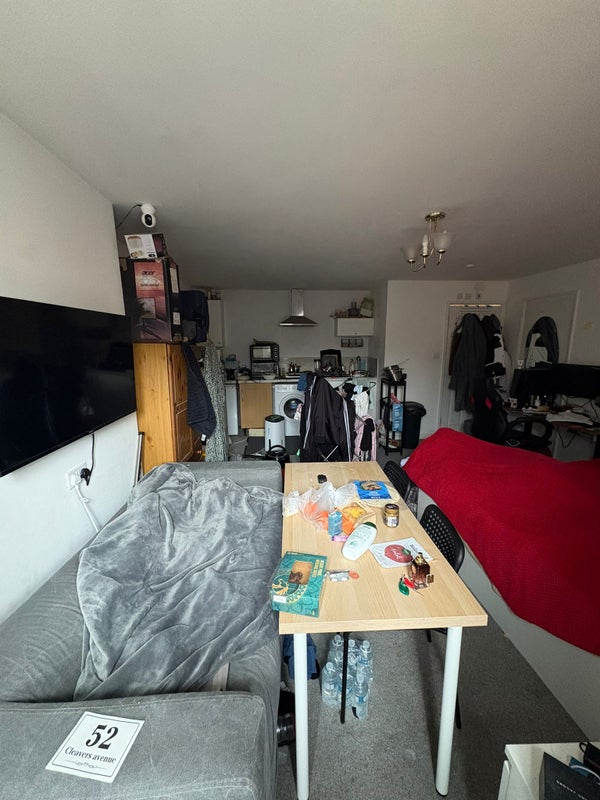 Photo 1: Main room