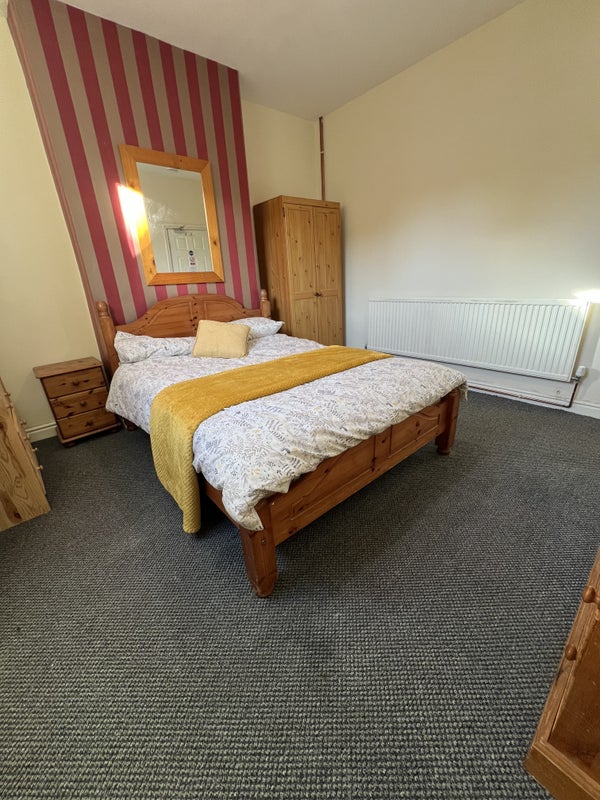 Photo 1: Available Double Room