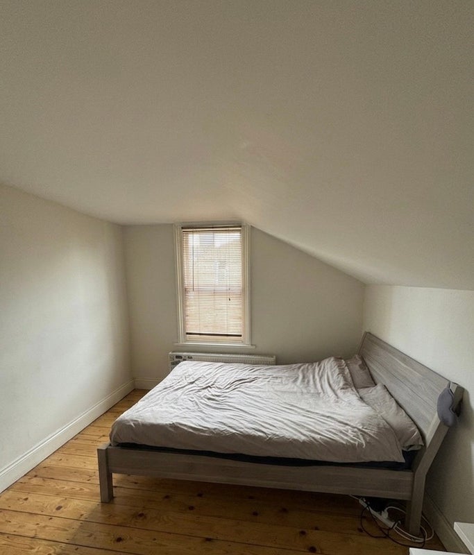 Photo 1: Room