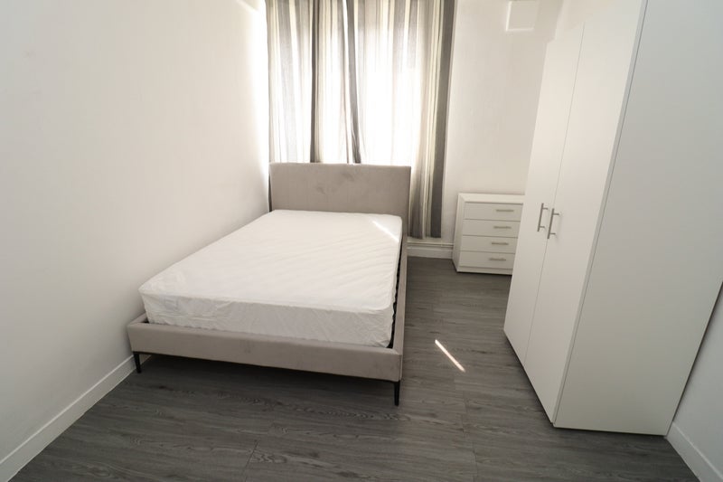Photo 1: Room 1: £240 per week - Double room single use - £1,040 per month