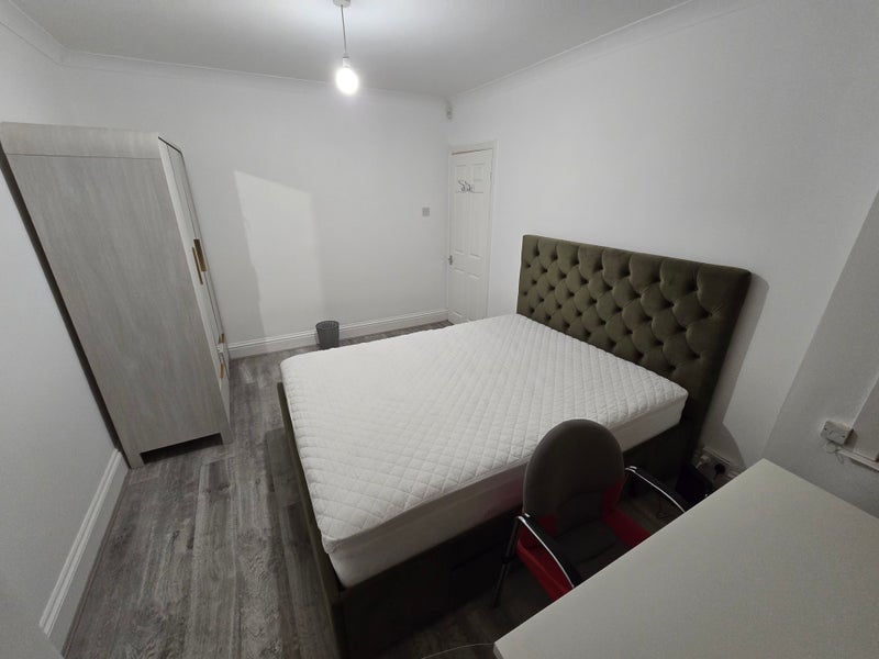 Photo 1: King size room