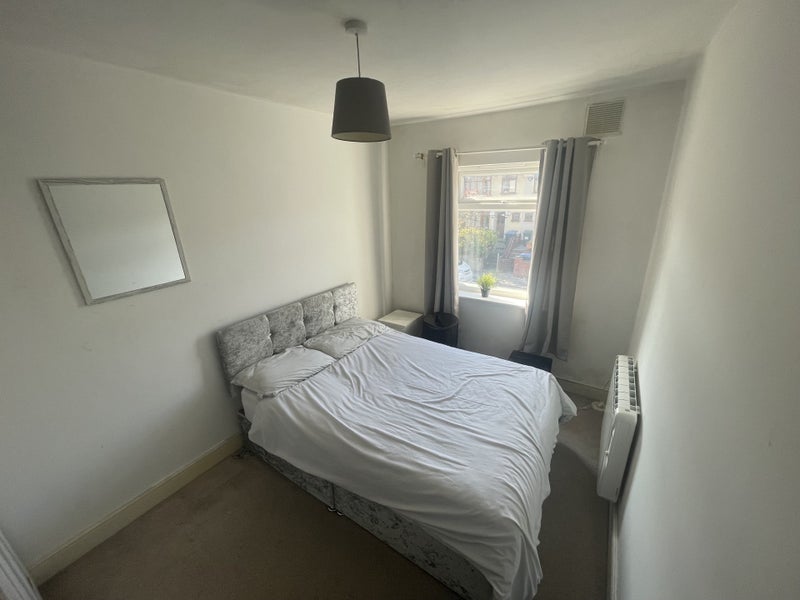 Photo 1: Bedroom 1