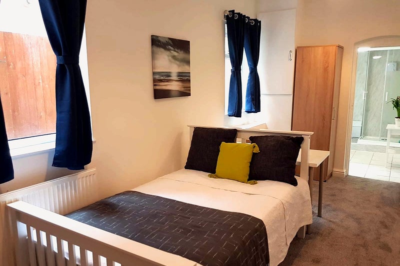 Photo 1: En Suite Room