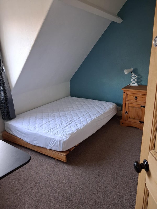 Photo 1: 2nd floor Double Bedroom with built in Wardrobe