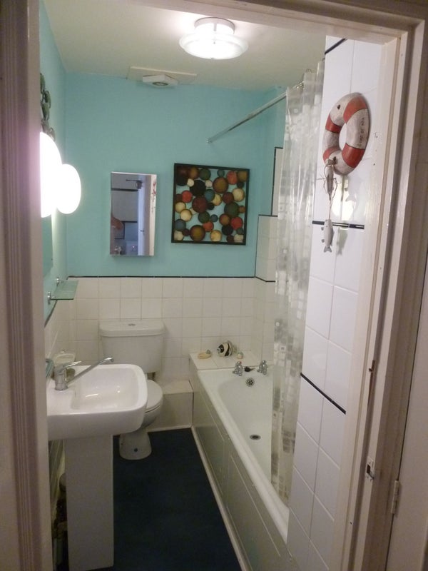 Photo 3: Bathroom