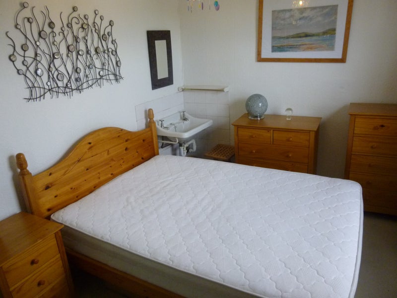 Photo 4: Bedroom