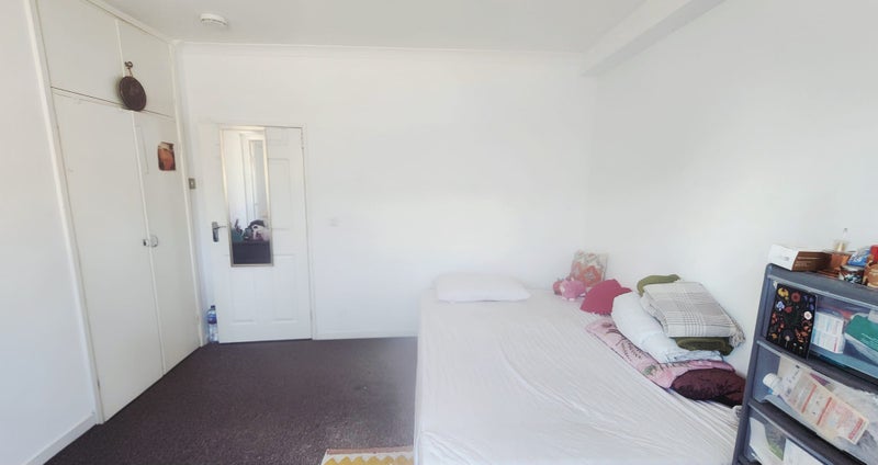 Photo 1: Room 1