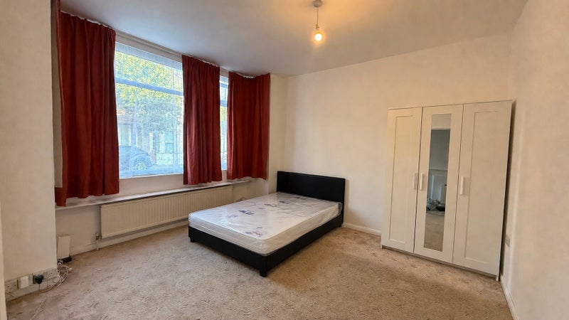 Photo 1: Room1