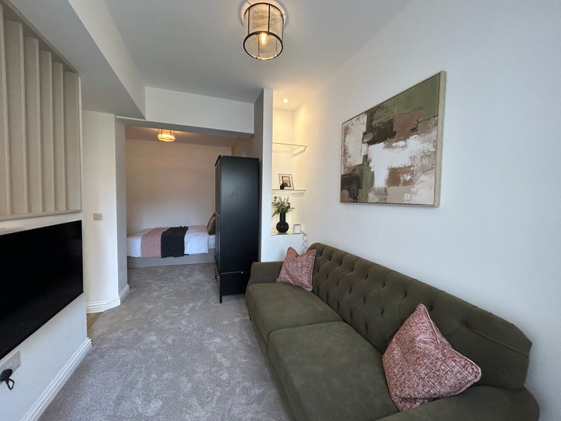Photo 1: Example Studio