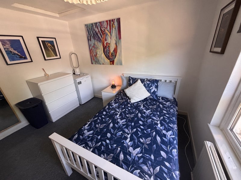 Photo 1: Double Bedroom