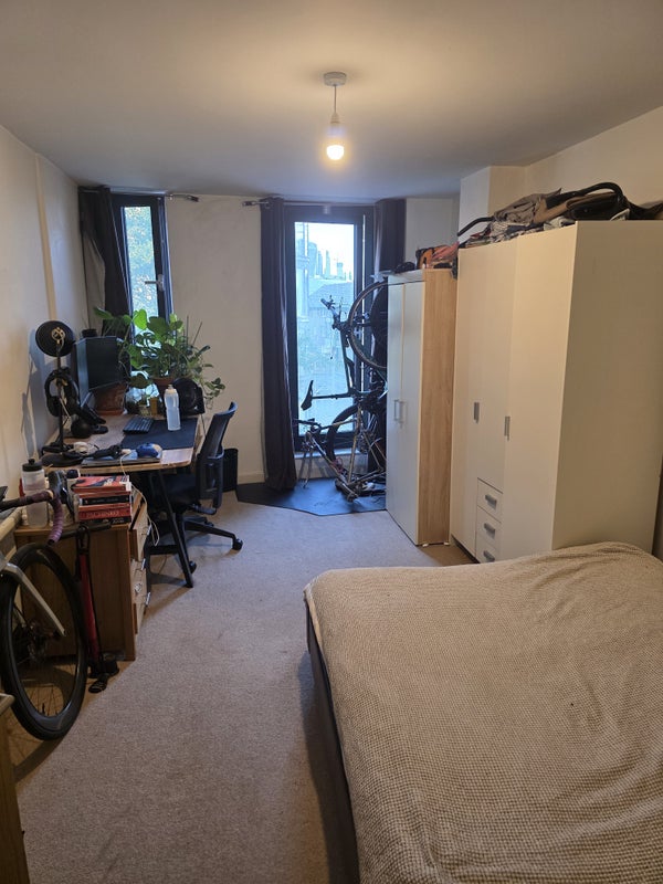 Photo 1: Bedroom 1