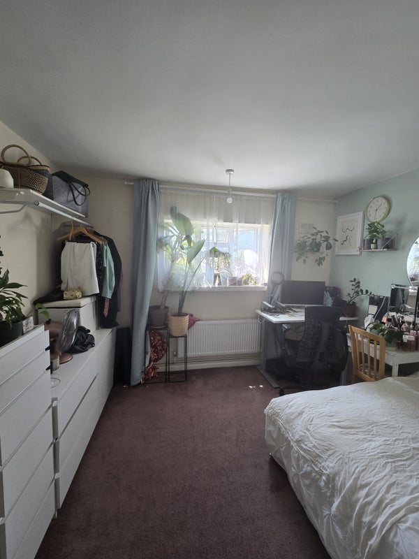 Photo 1: Bedroom