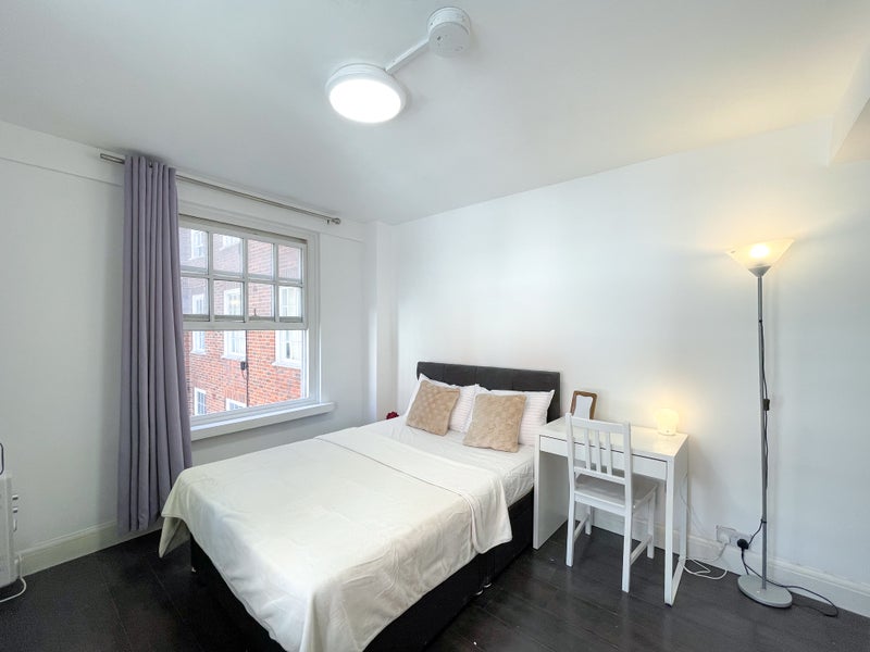 Photo 1: En-Suite Bedroom