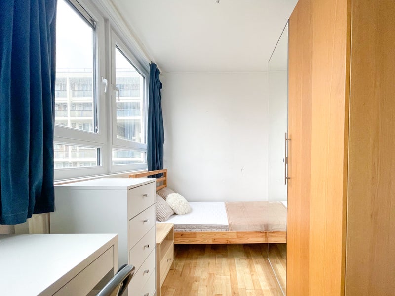 Photo 1: Bedroom
