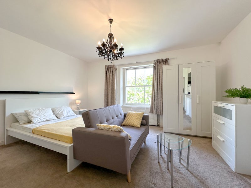 Photo 1: Bedroom