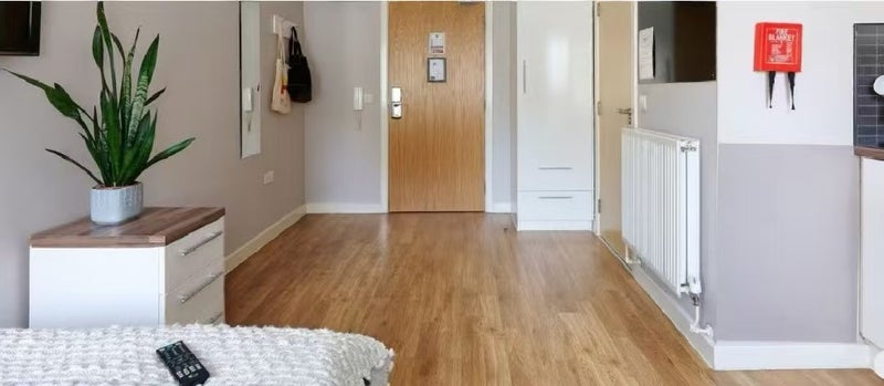 Photo 1: room (example)