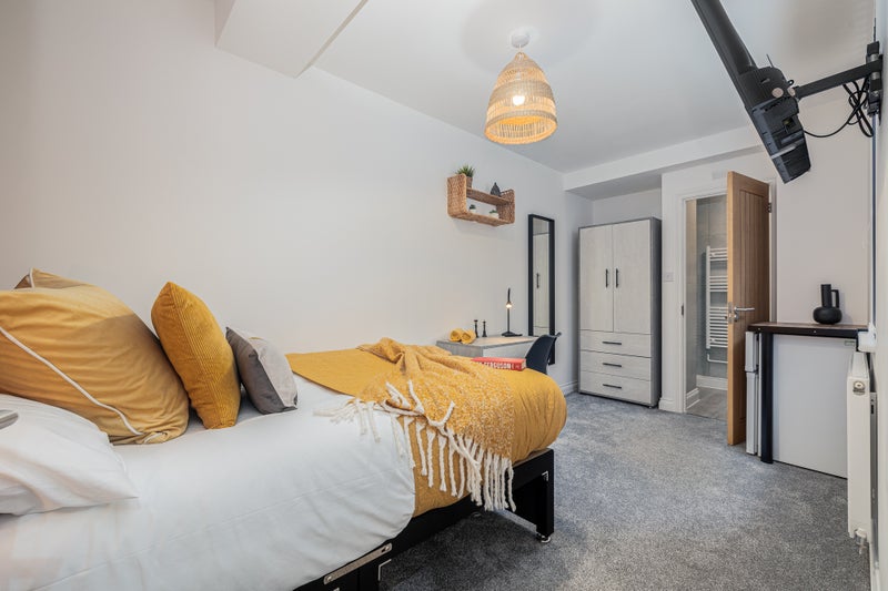 Photo 1: Bedroom 2 - £595