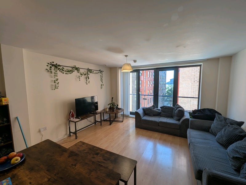 Photo 1: Lounge