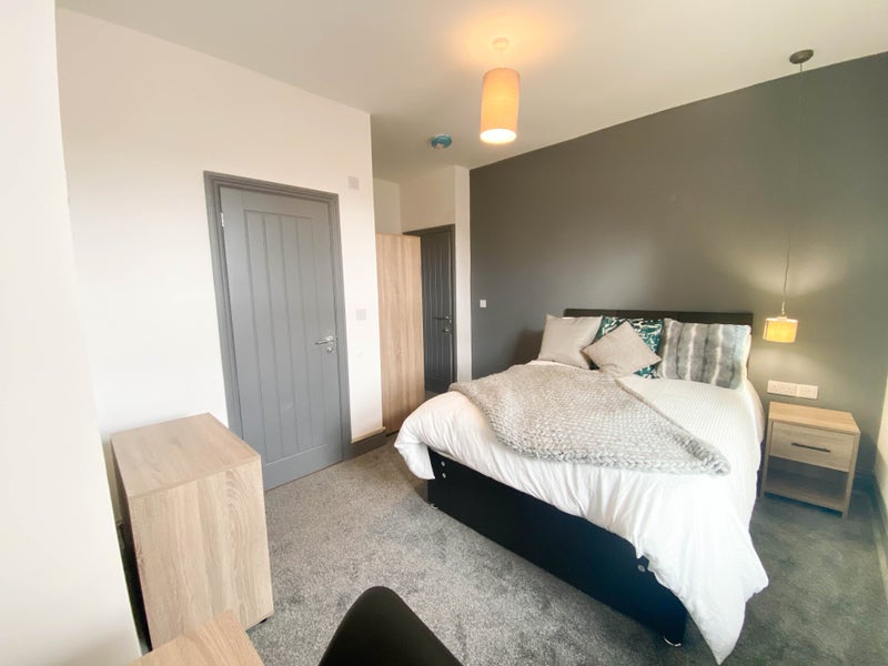 Photo 1: Room 2