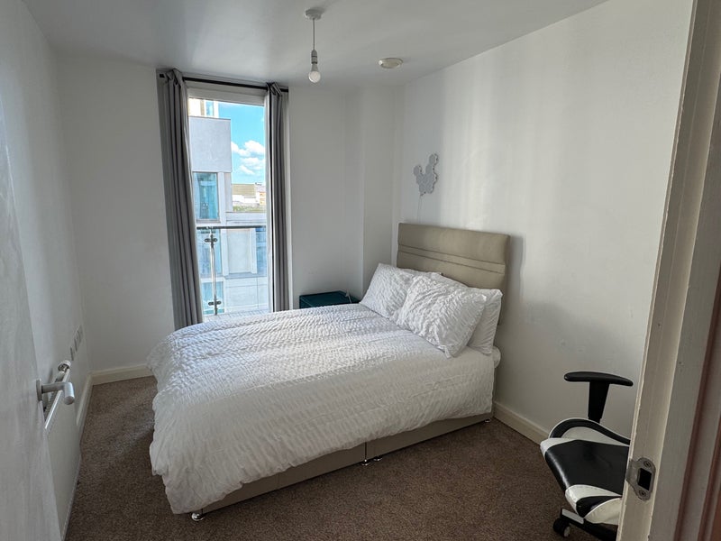 Photo 1: Bedroom 