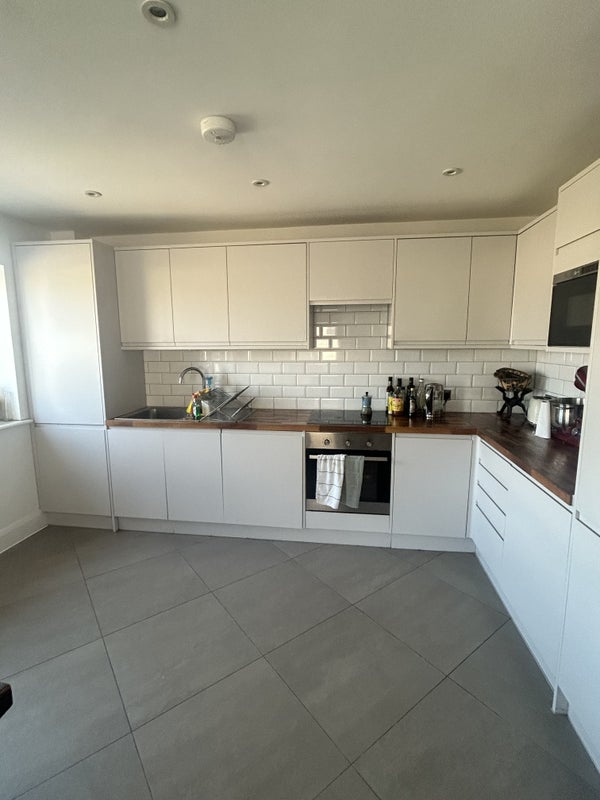 Photo 1: Kitchen