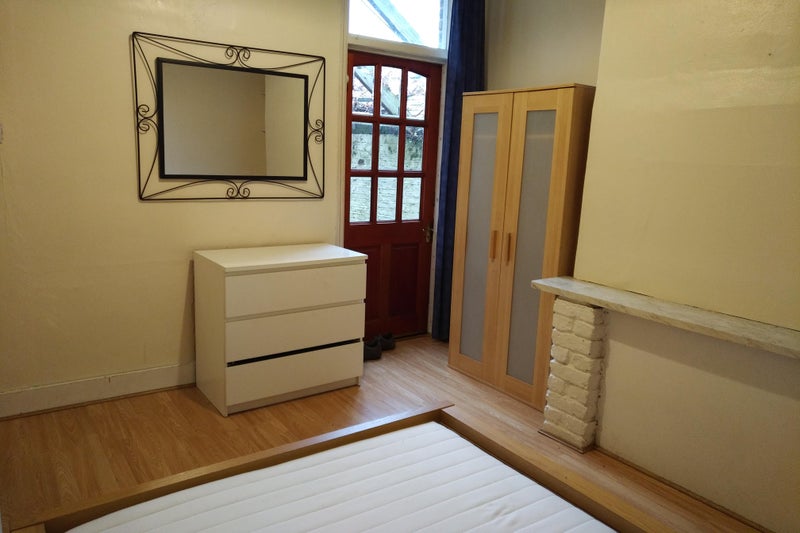 Photo 1: THE ROOM