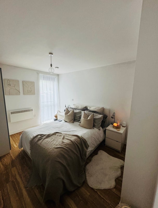 Photo 1: Single bedroom