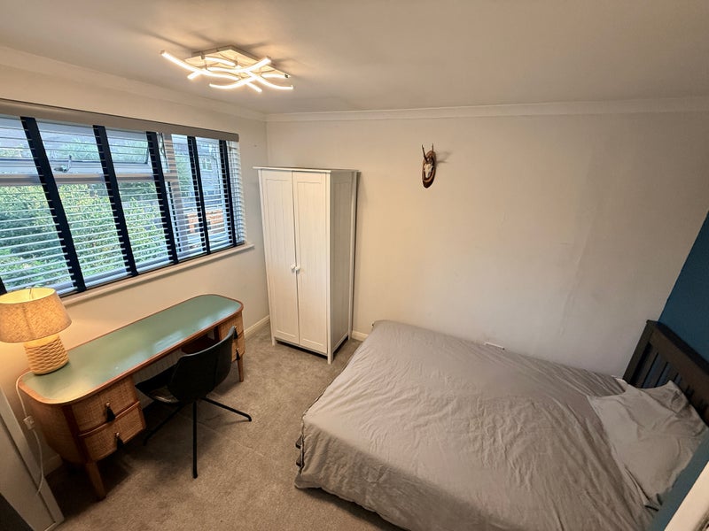 Photo 1: Bedroom 1