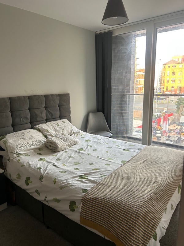 Photo 1: Bedroom