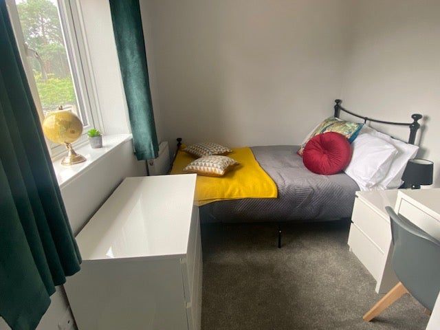 Photo 1: Double Bedroom @ £625 per month