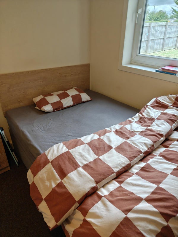 Photo 1: Double Bed
