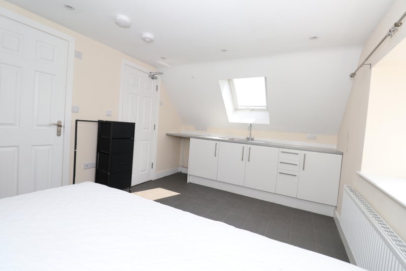 Photo 1: Room 4 ensuite £600