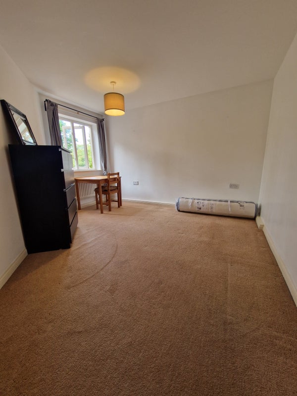 Photo 1: The room