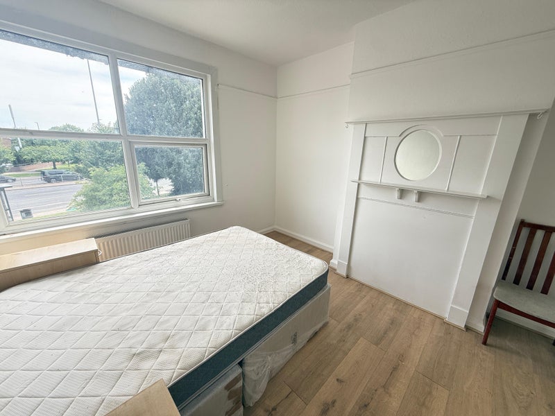 Photo 1: ROOM 1