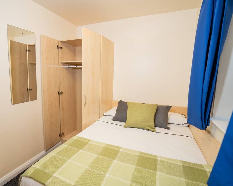 Photo 1: Bedroom