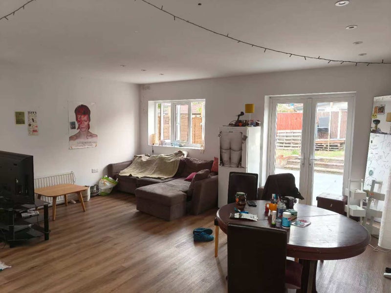 Photo 1: living room