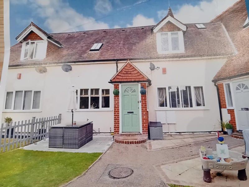 Photo 1: Front view of property
