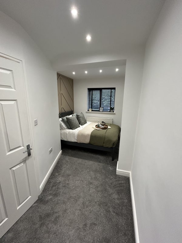 Photo 1: Room 3