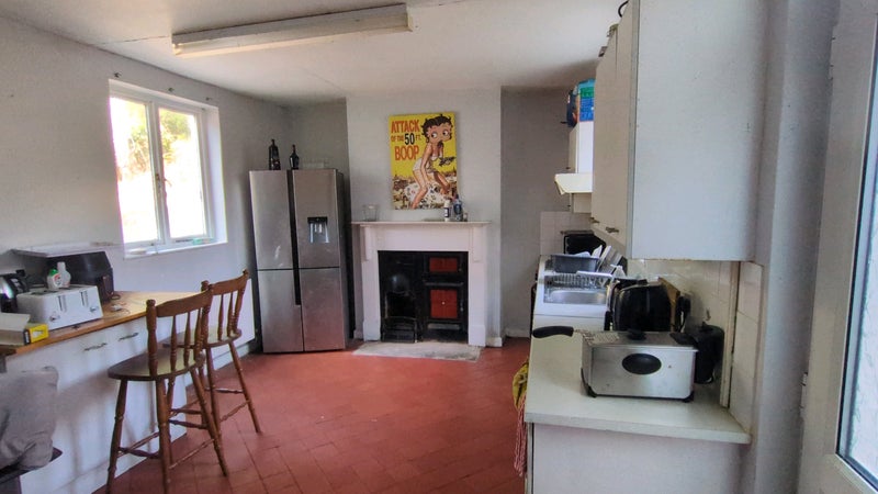 Single room close to Bridgend centre - View 4