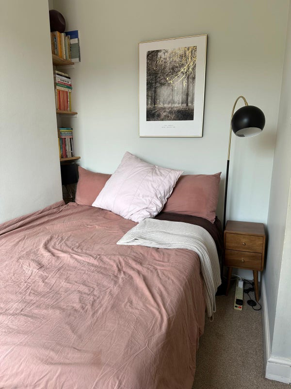 Photo 1: Bedroom