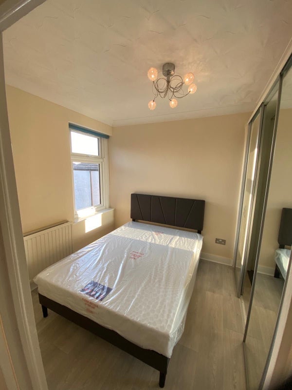 Photo 1: Bedroom