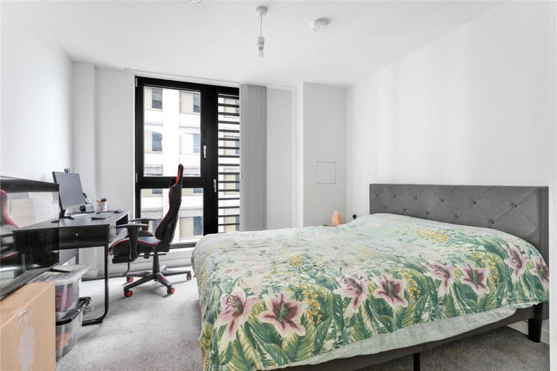 Photo 1: En-suite double room 