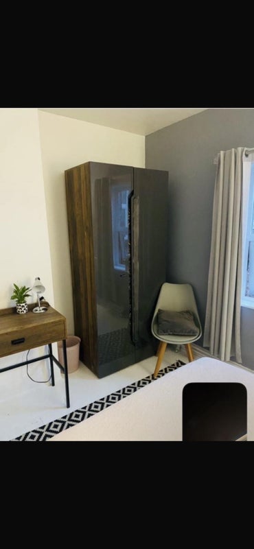 Photo 1: Bedroom