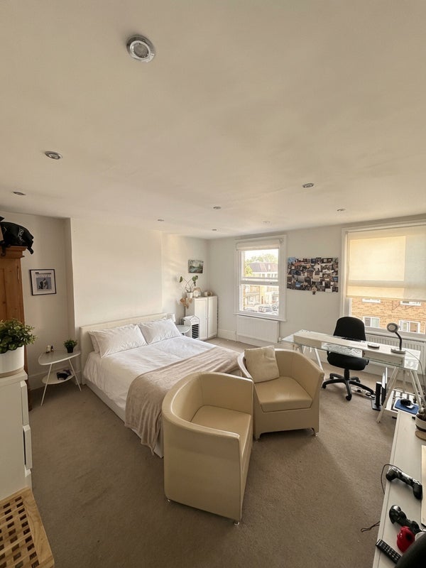 Photo 1: Upstairs Bedroom