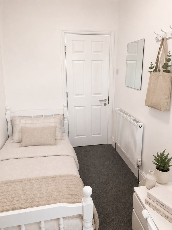 Photo 1: Room 6