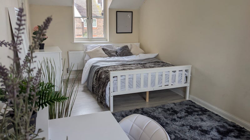 Photo 1: Room 1