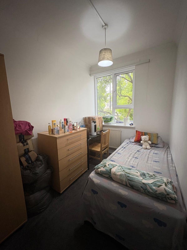 Photo 1: Single room